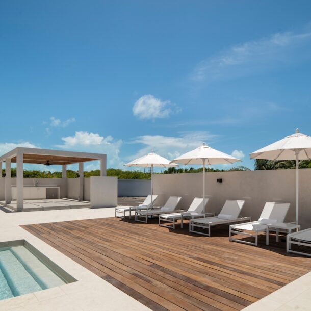 Retreat Grace Bay Beach Hotel Pool