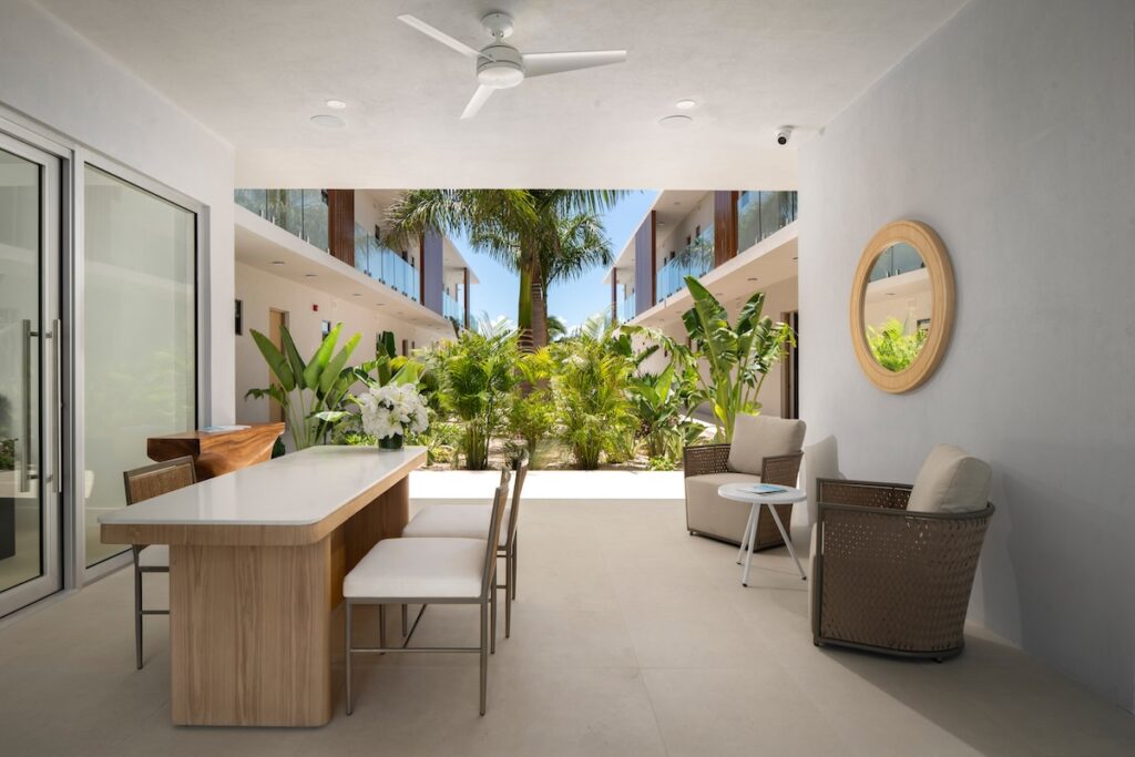 Front Desk Reception Area The Retreat Turks & Caicos